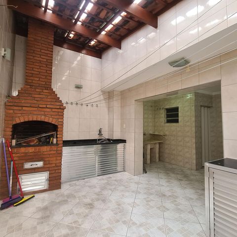 Casa à venda com 96m², 3 quartos e 2 vagasÁrea Externa