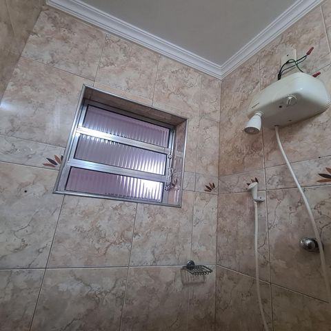 Casa à venda com 96m², 3 quartos e 2 vagasBanheiro