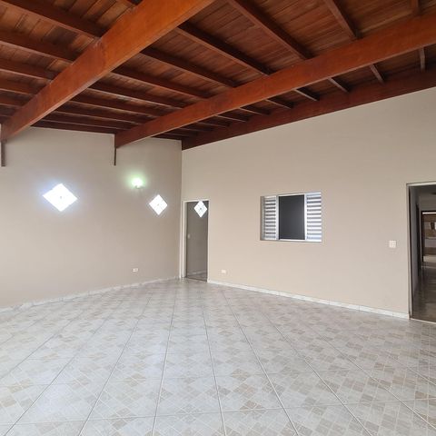 Casa à venda com 96m², 3 quartos e 2 vagasÁrea Externa