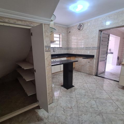 Casa à venda com 96m², 3 quartos e 2 vagasCozinha