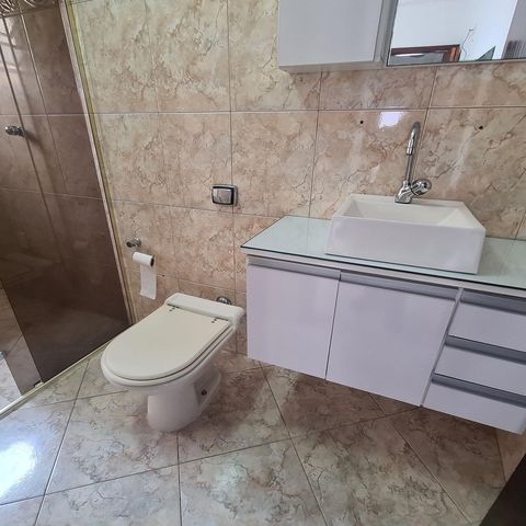 Casa à venda com 96m², 3 quartos e 2 vagasBanheiro da Suíte