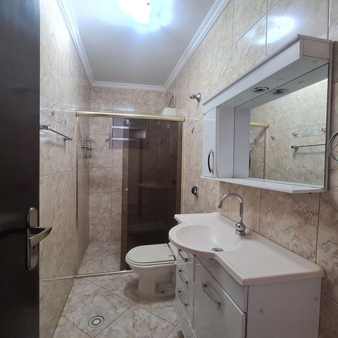 Casa à venda com 96m², 3 quartos e 2 vagasBanheiro