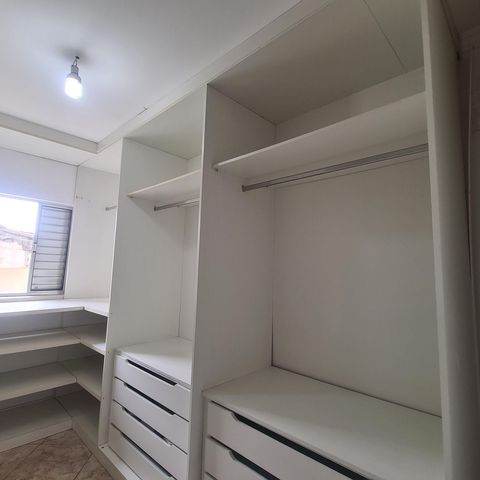 Casa à venda com 96m², 3 quartos e 2 vagasCloset