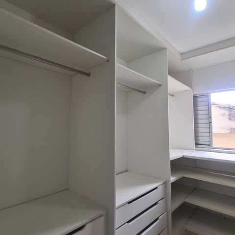 Casa à venda com 96m², 3 quartos e 2 vagasCloset