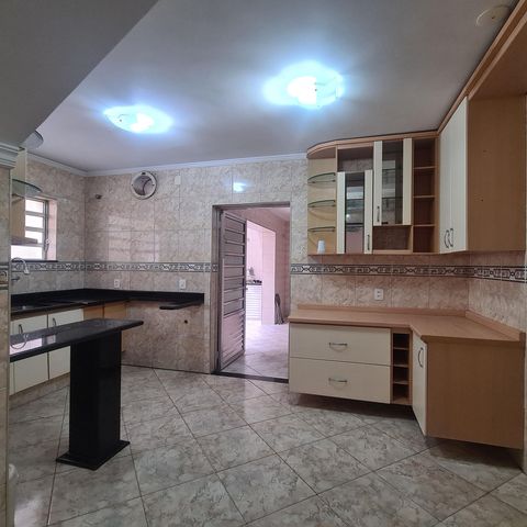 Casa à venda com 96m², 3 quartos e 2 vagasCozinha