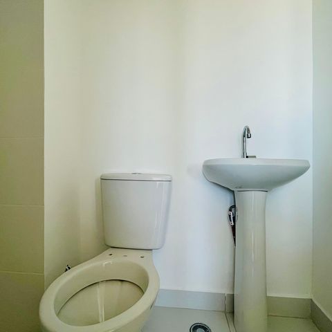 Apartamento à venda com 32m², 2 quartos e sem vaga Apartamento à venda com 32m², 2 quartos e sem vagaBanheiro Social