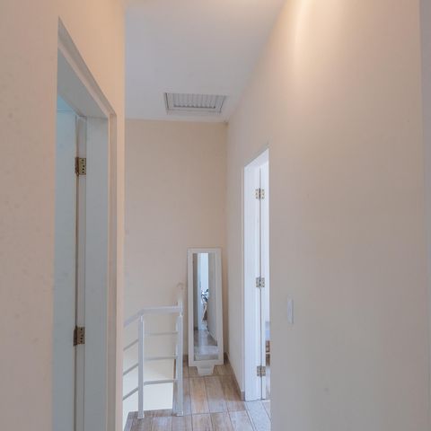 Casa à venda com 106m², 3 quartos e 5 vagasCorredor