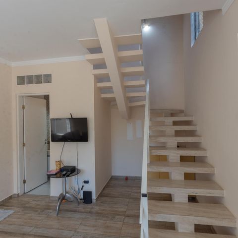 Casa à venda com 106m², 3 quartos e 5 vagasSala