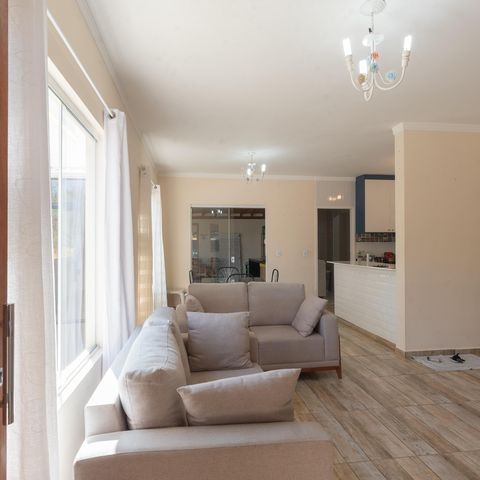 Casa à venda com 106m², 3 quartos e 5 vagasSala