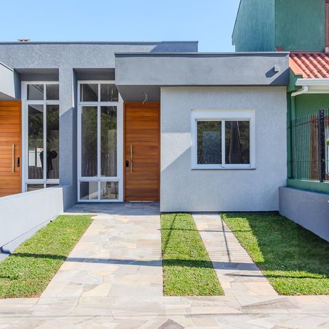 Casa à venda com 66m², 2 quartos e 1 vaga Casa à venda com 66m², 2 quartos e 1 vagaFachada