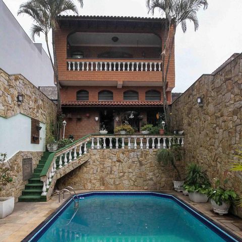 Casa à venda com 450m², 3 quartos e 3 vagasÁrea comum - Piscina