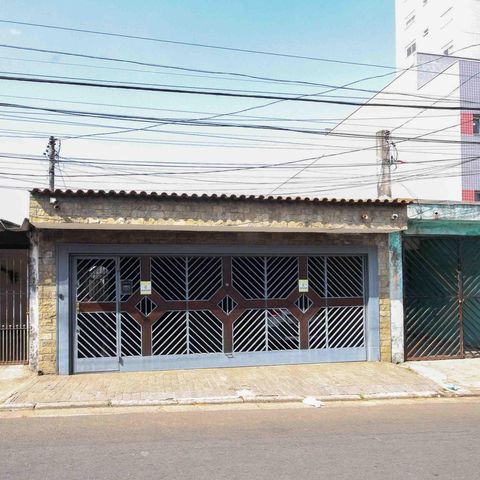Casa à venda com 450m², 3 quartos e 3 vagasFachada