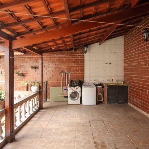 Casa à venda com 450m², 3 quartos e 3 vagasÁrea de Serviço