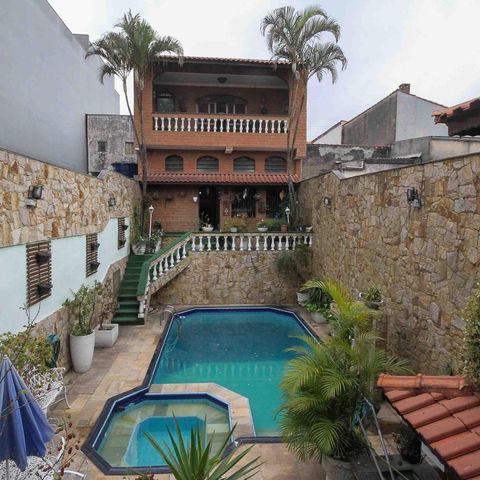 Casa à venda com 450m², 3 quartos e 3 vagasÁrea comum - Piscina