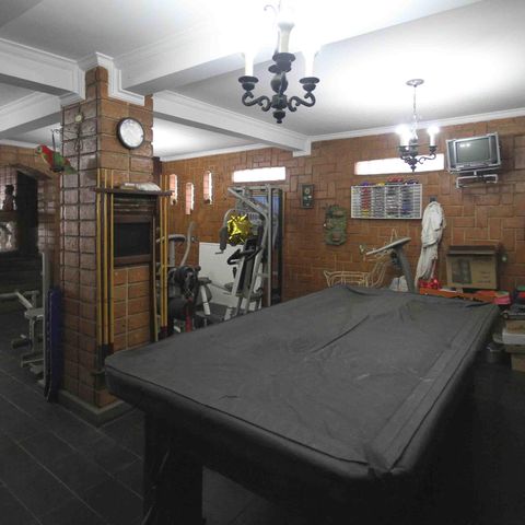 Casa à venda com 450m², 3 quartos e 3 vagasÁrea comum - Salão de festas