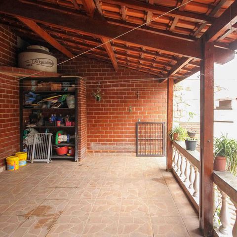 Casa à venda com 450m², 3 quartos e 3 vagasÁrea de Serviço