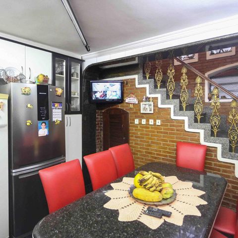 Casa à venda com 450m², 3 quartos e 3 vagasCozinha
