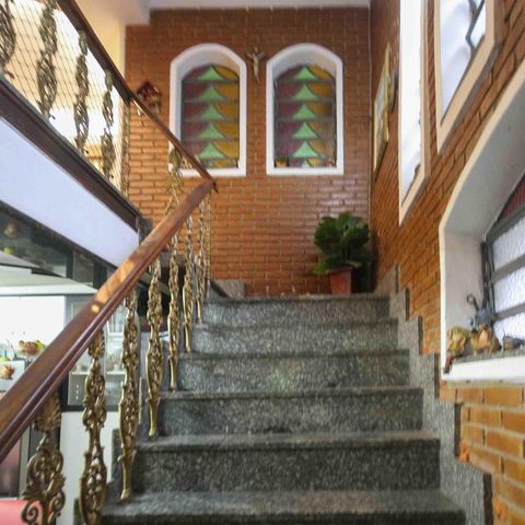 Casa à venda com 450m², 3 quartos e 3 vagasEscada