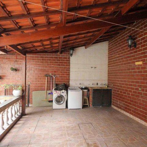Casa à venda com 450m², 3 quartos e 3 vagasÁrea de Serviço