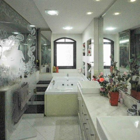 Casa à venda com 450m², 3 quartos e 3 vagasBanheiro da Suíte