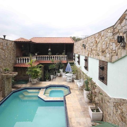 Casa à venda com 450m², 3 quartos e 3 vagasÁrea comum - Piscina