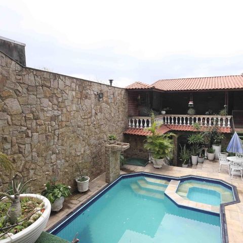 Casa à venda com 450m², 3 quartos e 3 vagasÁrea comum - Piscina