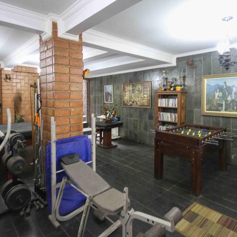 Casa à venda com 450m², 3 quartos e 3 vagasÁrea comum - Salão de festas
