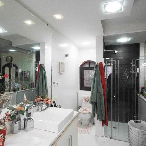 Casa à venda com 450m², 3 quartos e 3 vagasBanheiro da Suíte