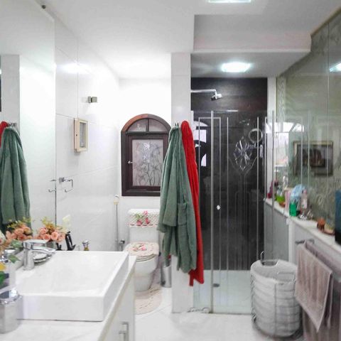 Casa à venda com 450m², 3 quartos e 3 vagasBanheiro da Suíte
