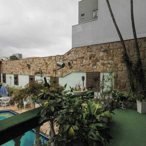 Casa à venda com 450m², 3 quartos e 3 vagasQuintal