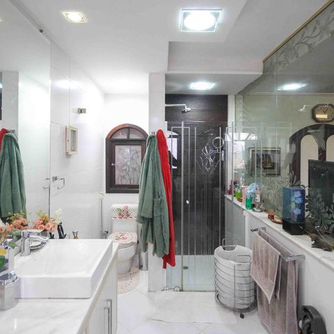 Casa à venda com 450m², 3 quartos e 3 vagasBanheiro da Suíte