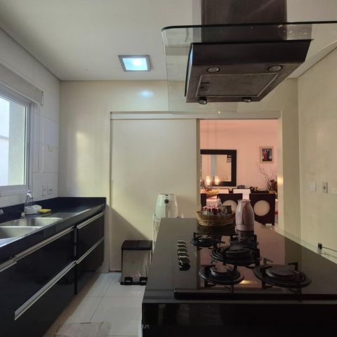 Casa de condomínio à venda com 470m², 3 quartos e 6 vagas Casa de condomínio à venda com 470m², 3 quartos e 6 vagasCozinha