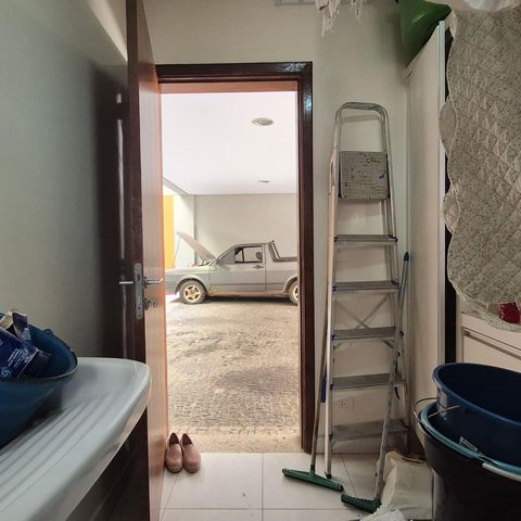 Casa de condomínio à venda com 470m², 3 quartos e 6 vagas Casa de condomínio à venda com 470m², 3 quartos e 6 vagasÁrea de Serviço