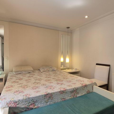 Casa de condomínio à venda com 470m², 3 quartos e 6 vagas Casa de condomínio à venda com 470m², 3 quartos e 6 vagasQuarto
