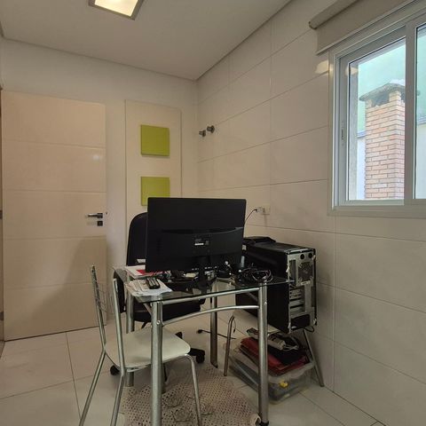 Casa de condomínio à venda com 470m², 3 quartos e 6 vagas Casa de condomínio à venda com 470m², 3 quartos e 6 vagasEscritório