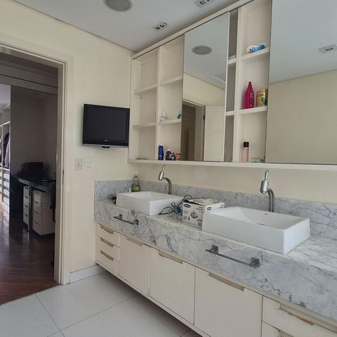 Casa de condomínio à venda com 470m², 3 quartos e 6 vagas Casa de condomínio à venda com 470m², 3 quartos e 6 vagasBanheiro do Quarto