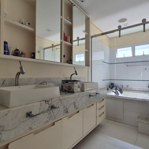 Casa de condomínio à venda com 470m², 3 quartos e 6 vagas Casa de condomínio à venda com 470m², 3 quartos e 6 vagasBanheiro do Quarto