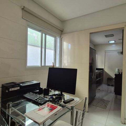 Casa de condomínio à venda com 470m², 3 quartos e 6 vagas Casa de condomínio à venda com 470m², 3 quartos e 6 vagasEscritório