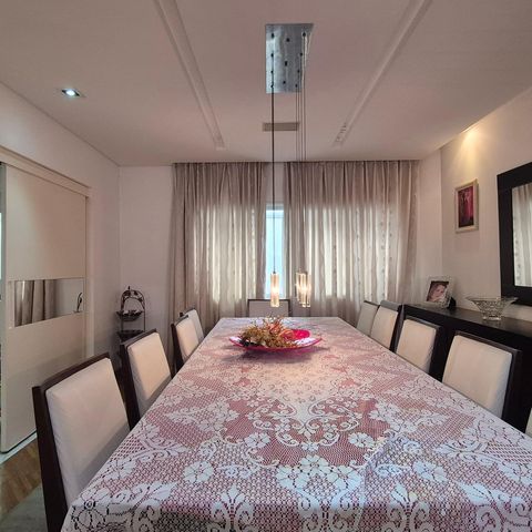 Casa de condomínio à venda com 470m², 3 quartos e 6 vagas Casa de condomínio à venda com 470m², 3 quartos e 6 vagasSala