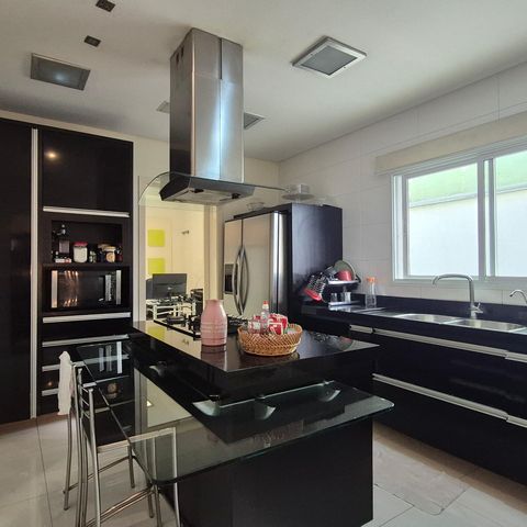 Casa de condomínio à venda com 470m², 3 quartos e 6 vagas Casa de condomínio à venda com 470m², 3 quartos e 6 vagasCozinha
