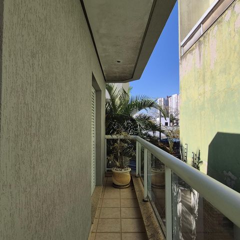 Casa de condomínio à venda com 470m², 3 quartos e 6 vagas Casa de condomínio à venda com 470m², 3 quartos e 6 vagasVaranda do Quarto 3