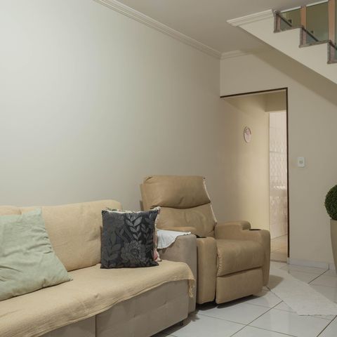 Casa à venda com 127m², 2 quartos e 2 vagas Casa à venda com 127m², 2 quartos e 2 vagasSala