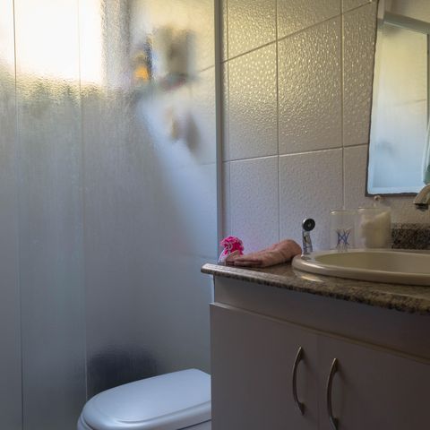 Casa à venda com 127m², 2 quartos e 2 vagas Casa à venda com 127m², 2 quartos e 2 vagasBanheiro