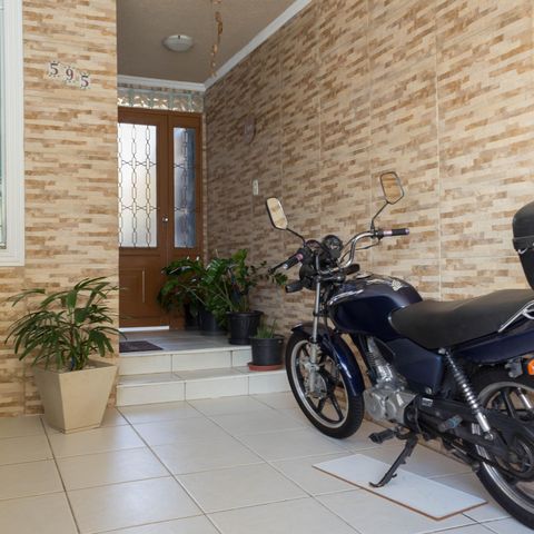Casa à venda com 127m², 2 quartos e 2 vagas Casa à venda com 127m², 2 quartos e 2 vagasGaragem