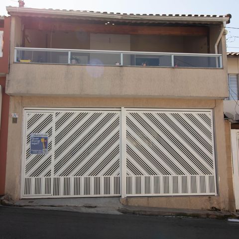 Casa à venda com 156m², 3 quartos e 1 vaga Casa à venda com 156m², 3 quartos e 1 vagaFachada