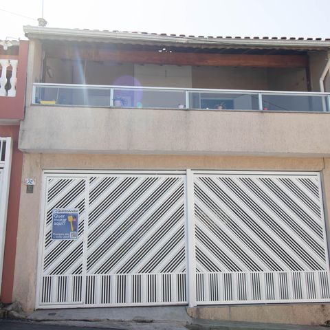Casa à venda com 156m², 3 quartos e 1 vaga Casa à venda com 156m², 3 quartos e 1 vagaFachada