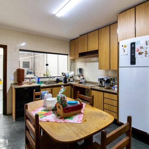Casa para alugar com 100m², 4 quartos e 3 vagasCozinha