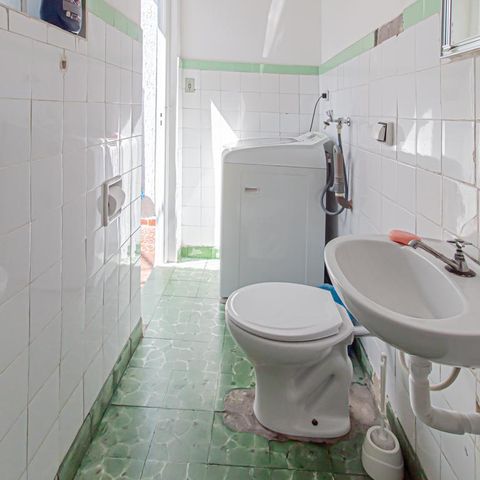 Casa à venda com 107m², 2 quartos e 1 vaga Casa à venda com 107m², 2 quartos e 1 vagaBanheiro de Serviço