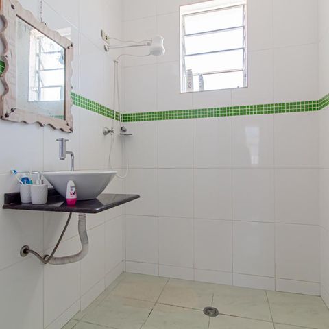 Casa à venda com 107m², 2 quartos e 1 vaga Casa à venda com 107m², 2 quartos e 1 vagaBanheiro Social