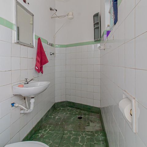 Casa à venda com 107m², 2 quartos e 1 vaga Casa à venda com 107m², 2 quartos e 1 vagaBanheiro de Serviço